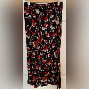 Ladies skirt, red and black floral, zipper, button,